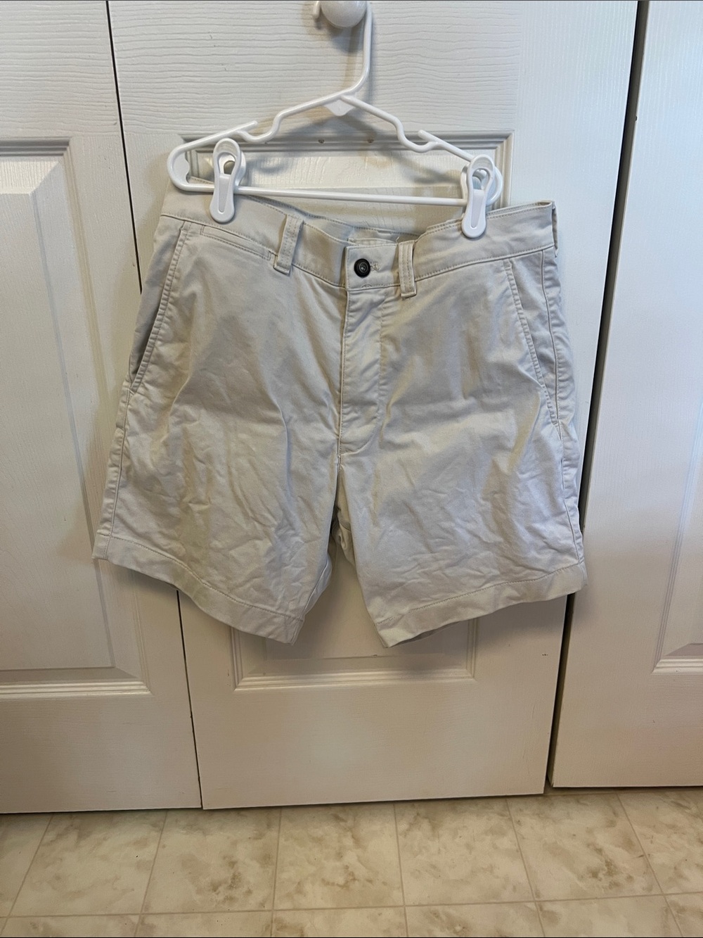 Men's Duck Head “gold school” Classic Cotton Chino Shorts in Light Beige